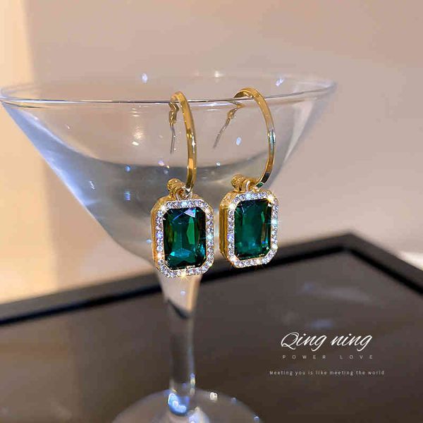 korea dongdamen 925 silver needle personality diamond inlaid square emerald temperament design earrings, Golden
korea dongdamen 925 silver needle personality diamond inlaid square emerald temperament design earrings, Golden