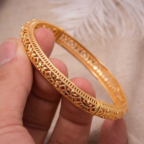 1pcs 24k dubai bracelets bangles women girl gold bangle flower bangle wedding copper bride bangle bijoux femme q0719, Black
1pcs 24k dubai bracelets bangles women girl gold bangle flower bangle wedding copper bride bangle bijoux femme q0719, Black
