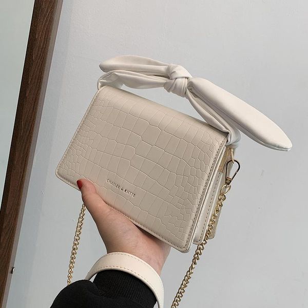 niche design messenger bag female 2021 fashion handbag square shoulder width: 20cm bags
niche design messenger bag female 2021 fashion handbag square shoulder width: 20cm bags