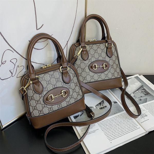 new fashion horse buckle shell bag simple large capacity hand single shoulder messenger saddle handbags premium
new fashion horse buckle shell bag simple large capacity hand single shoulder messenger saddle handbags premium