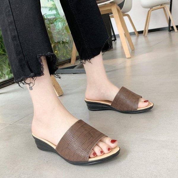 slippers 2021 casual sandals women summer and slope with thick bottom fashion studded women's, Black
slippers 2021 casual sandals women summer and slope with thick bottom fashion studded women's, Black