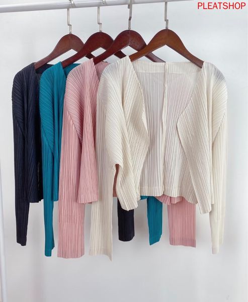early autumn miyake pleated all-match cardigan jacket pleats fashion jackets women's, Black;brown
early autumn miyake pleated all-match cardigan jacket pleats fashion jackets women's, Black;brown