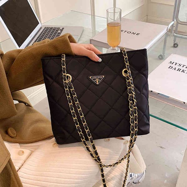 2022 factory wholesale bag winter lingge women's medieval one shoulder fashion wandering chain bag
2022 factory wholesale bag winter lingge women's medieval one shoulder fashion wandering chain bag