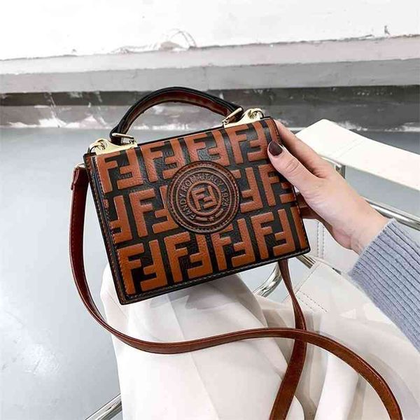 fend 2021 f portable small square single messenger bag fashion embossed women's designer handbag yw ln30
fend 2021 f portable small square single messenger bag fashion embossed women's designer handbag yw ln30