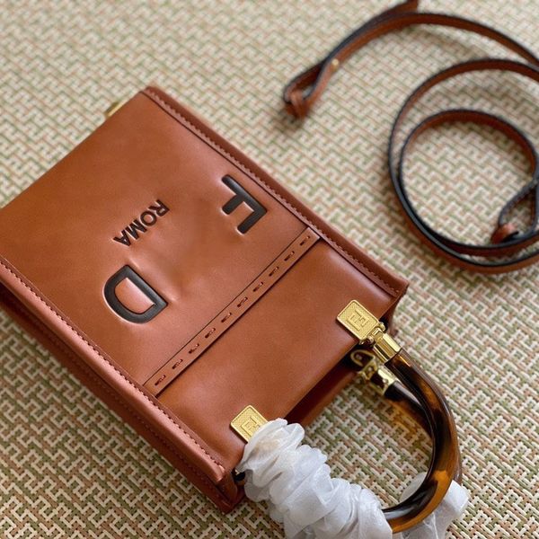 fend luxurys bag 2021 summer versatile ff sunshine mini tot leather mobile phone portable single shoulder messenger women's designers h
fend luxurys bag 2021 summer versatile ff sunshine mini tot leather mobile phone portable single shoulder messenger women's designers h