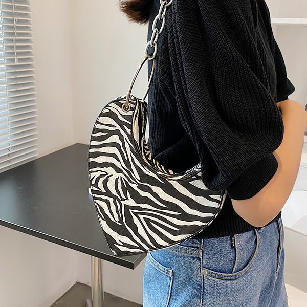 niche design premium bag 2021 new all-match cross-body bag irregular design texture chain armpit bag shoulder width 22cm
niche design premium bag 2021 new all-match cross-body bag irregular design texture chain armpit bag shoulder width 22cm