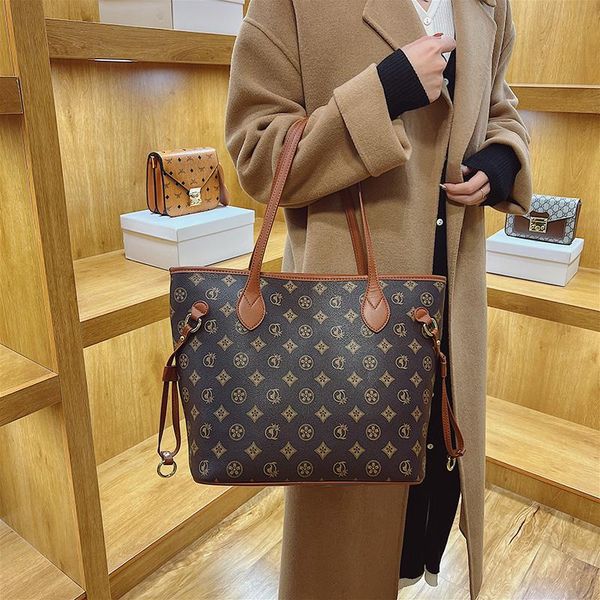 evening bags yilian fashion printed shoulder bag for women 2021 retro casual large capacity diagonal high texture western style
evening bags yilian fashion printed shoulder bag for women 2021 retro casual large capacity diagonal high texture western style