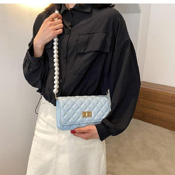 duffel bags 2021 solid color fashion shoulder handbags female travel cross body bag weave pu leather pearl chain crossbody for women
duffel bags 2021 solid color fashion shoulder handbags female travel cross body bag weave pu leather pearl chain crossbody for women