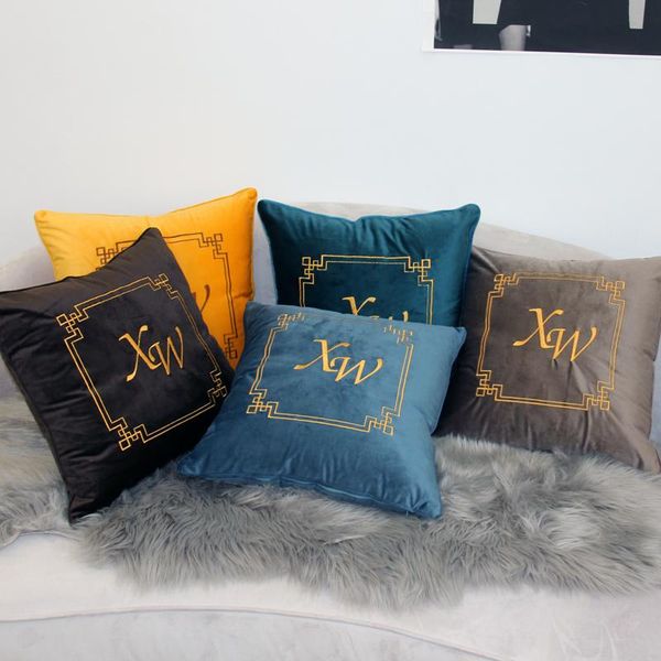 45x45cm retro embroidered velvet cushion cover lumbar pillow case vintage short plush throw backrest home decor cushion/decorative
45x45cm retro embroidered velvet cushion cover lumbar pillow case vintage short plush throw backrest home decor cushion/decorative