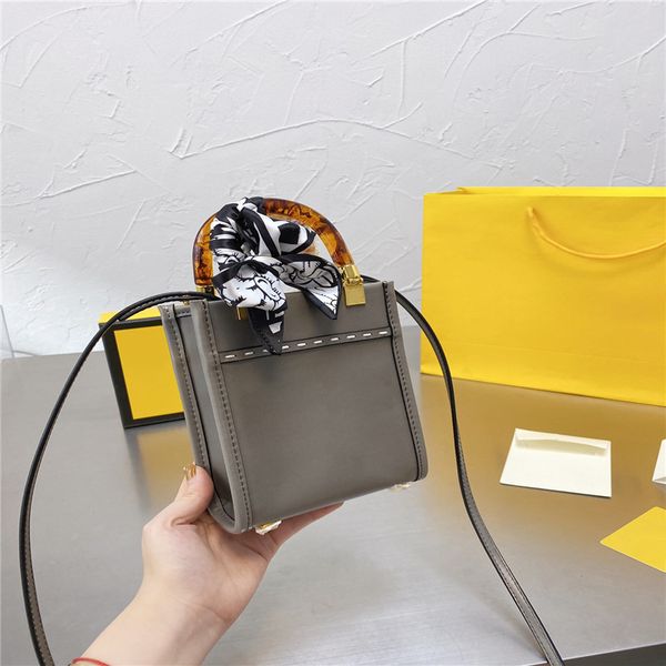 2021 ss fashion purse shopping bag lady wallets handbags wallet women cross body bags hobo purses famous tote-bags totes, Brown;gray
2021 ss fashion purse shopping bag lady wallets handbags wallet women cross body bags hobo purses famous tote-bags totes, Brown;gray