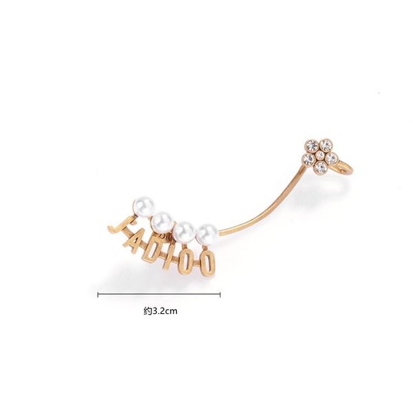 charms / di home letter pearl earrings female simple fashion flower unilateral geometric jewelry, Golden
charms / di home letter pearl earrings female simple fashion flower unilateral geometric jewelry, Golden