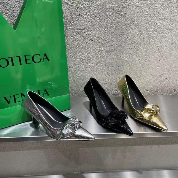 gold/silver women fashion pumps metal chain pointed toe shallow slip on thin high party office shoes woman size 35-39 dress, Black
gold/silver women fashion pumps metal chain pointed toe shallow slip on thin high party office shoes woman size 35-39 dress, Black