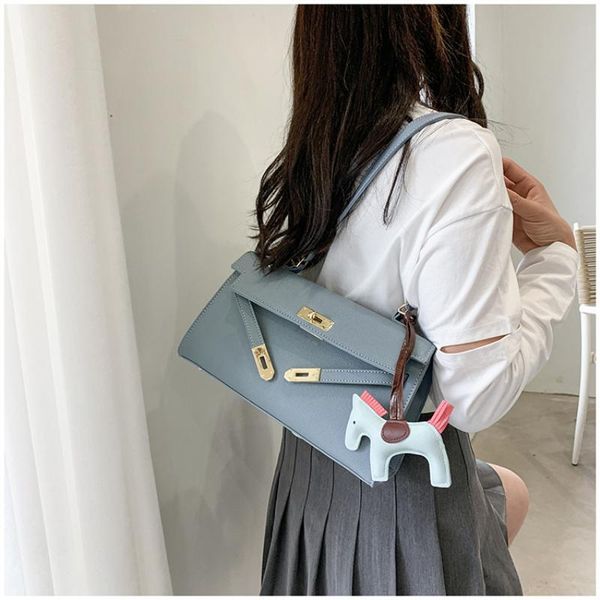 cross body soft shoulder crossbody messenger bag 2021 women handbags tote famous ladies luxury design high quality
cross body soft shoulder crossbody messenger bag 2021 women handbags tote famous ladies luxury design high quality