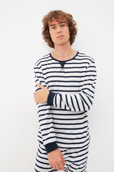 men's sleepwear trendyol men 's regular fit cycling collar striped thmaw22pu0001, Black;brown
men's sleepwear trendyol men 's regular fit cycling collar striped thmaw22pu0001, Black;brown