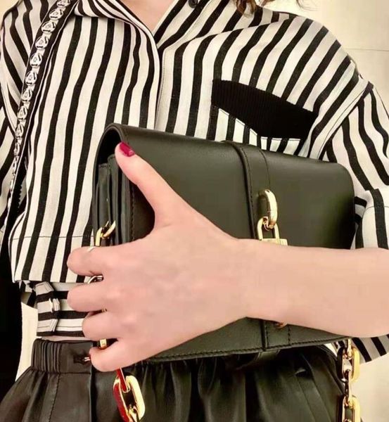 2021 t digner rendez vous shoulder bags fashion cross body women sale handbags classic thick chain lock lette handbagr
2021 t digner rendez vous shoulder bags fashion cross body women sale handbags classic thick chain lock lette handbagr