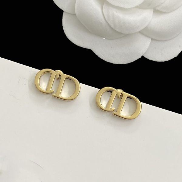 d designer letter c earrings pearl stud earring heart women tassel llove internet celebrity earring female jewelry fashion luxury d5, Golden;silver
d designer letter c earrings pearl stud earring heart women tassel llove internet celebrity earring female jewelry fashion luxury d5, Golden;silver