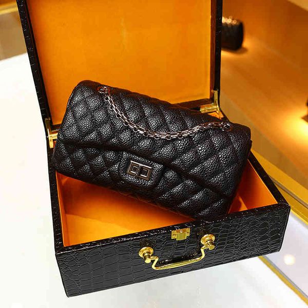 live broadcast granny xiang's same caviar lingge chain bag autumn and winter messenger real sheepskin women's, Black;red
live broadcast granny xiang's same caviar lingge chain bag autumn and winter messenger real sheepskin women's, Black;red