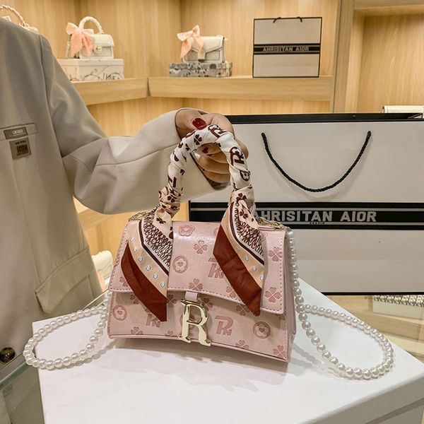 feini beishi small bag female 2021 spring and summer fashion hand bill of lading shoulder net red msenger
feini beishi small bag female 2021 spring and summer fashion hand bill of lading shoulder net red msenger