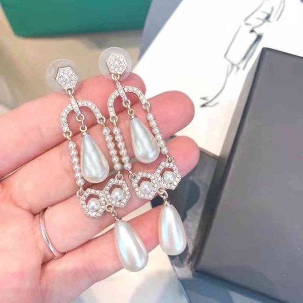 designer luxury stud earrings with the same logo 925 silver needles and pearl earrings, Golden
designer luxury stud earrings with the same logo 925 silver needles and pearl earrings, Golden