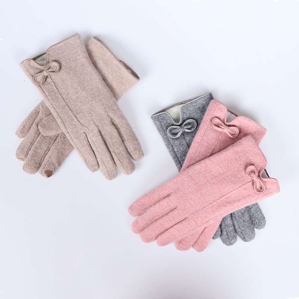 gloves women' winter warm plush thickened cashmere version riding and driving touch screen wool cold resistance, Blue;gray
gloves women' winter warm plush thickened cashmere version riding and driving touch screen wool cold resistance, Blue;gray