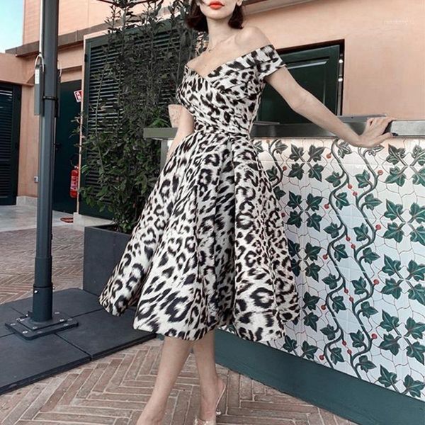women autumn dress off the shoulder v neck sleeveless printed female casual beige 2021 retro vestido mujer jan25 dresses, Black;gray
women autumn dress off the shoulder v neck sleeveless printed female casual beige 2021 retro vestido mujer jan25 dresses, Black;gray