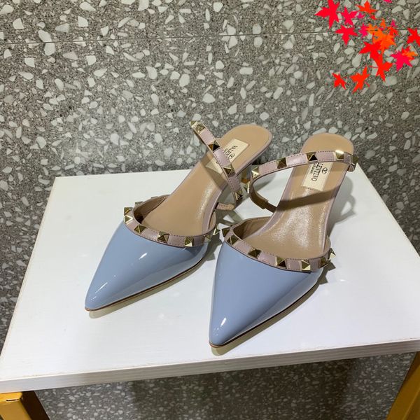 2021 designer luxurys slippers women sandals fashion beach shoes flip flops flat non-slip classical hole slipper with box size 35-41 -g0539, Black
2021 designer luxurys slippers women sandals fashion beach shoes flip flops flat non-slip classical hole slipper with box size 35-41 -g0539, Black