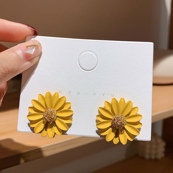 little fresh daisy flower women 2021 new designer east gate simple temperament fashion earrings trend, Golden
little fresh daisy flower women 2021 new designer east gate simple temperament fashion earrings trend, Golden