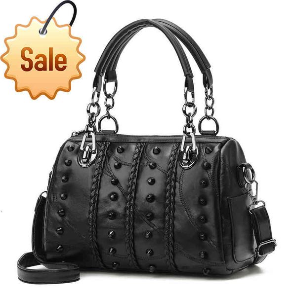 2021 spring new urban simple luggage leather goods solid color princess diana bag sheepskin rivet women's shoulder
2021 spring new urban simple luggage leather goods solid color princess diana bag sheepskin rivet women's shoulder