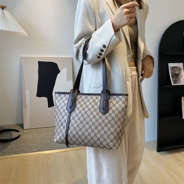 large capacity large bag women's new versatile net red portable shopping single shoulder tote bag purse outlet
large capacity large bag women's new versatile net red portable shopping single shoulder tote bag purse outlet