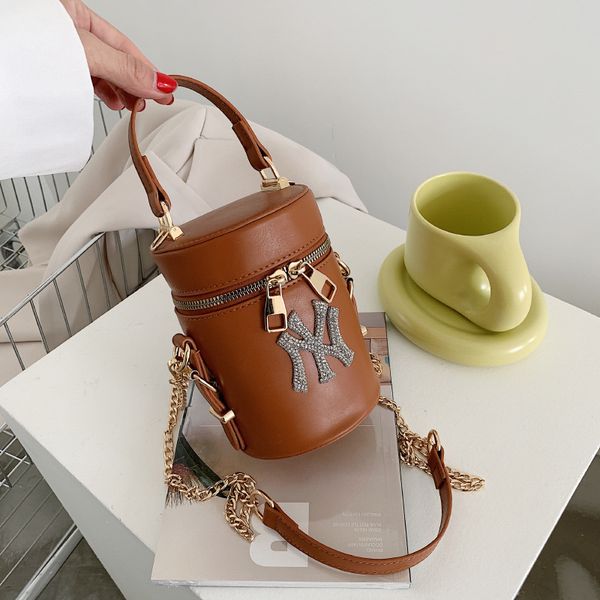 70% off luxury design handbag women's cylinder cross link chain 2021 new pu soft leather portable fashion versatile small bag sfae
70% off luxury design handbag women's cylinder cross link chain 2021 new pu soft leather portable fashion versatile small bag sfae