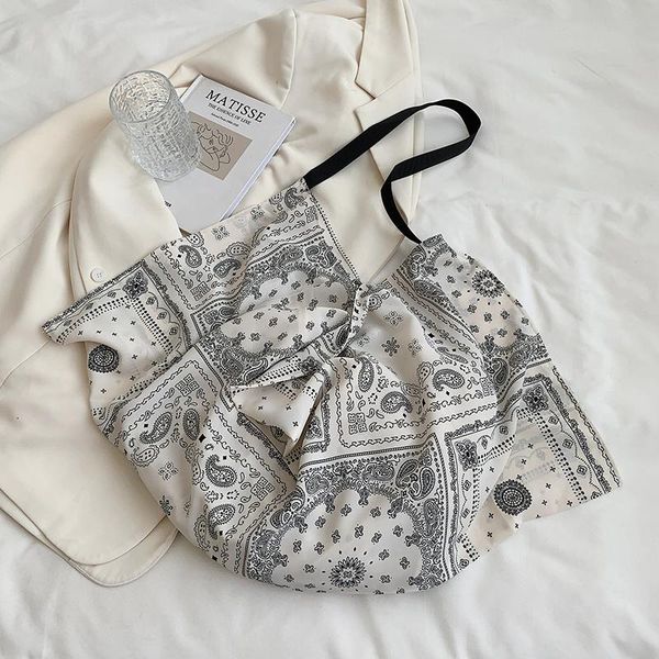 evening bags veryme 2021 extra large women nylon handbags design female big tote casual shoulder shopping beach travel bag for ladies
evening bags veryme 2021 extra large women nylon handbags design female big tote casual shoulder shopping beach travel bag for ladies