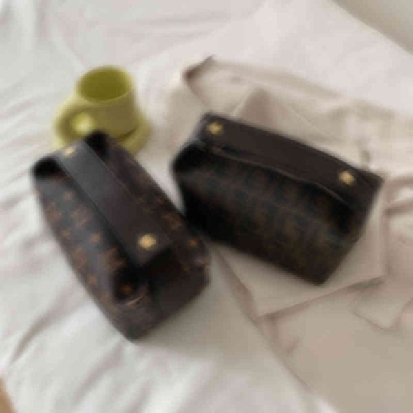portable cosmetic bag new large capacity travel storage women's washing purses 
portable cosmetic bag new large capacity travel storage women's washing purses