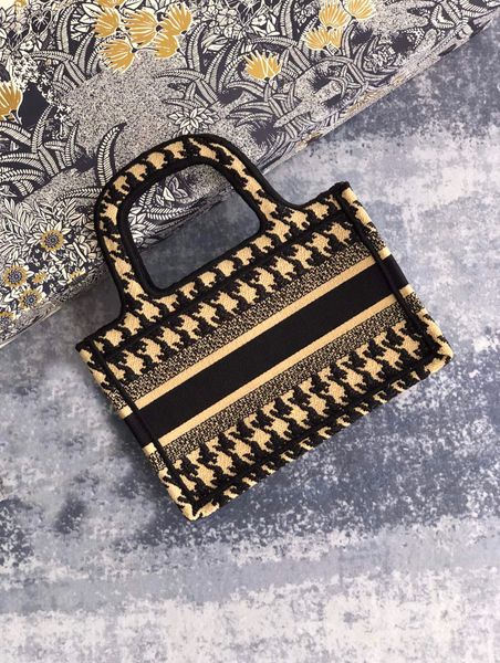 2021 newly upgraded mini women's shopping bag 1:1, essential for celebrities, classic handbag fashion business and leisure style
2021 newly upgraded mini women's shopping bag 1:1, essential for celebrities, classic handbag fashion business and leisure style