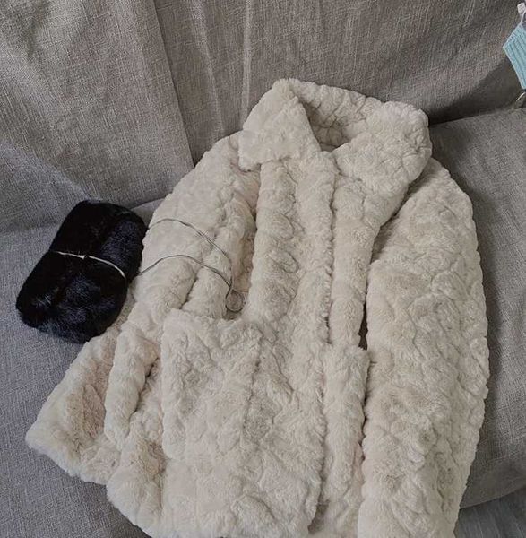 women's fur & faux celebrity fan goddess temperament environmental protection thickened plush coat imitating rex hair, Black
women's fur & faux celebrity fan goddess temperament environmental protection thickened plush coat imitating rex hair, Black