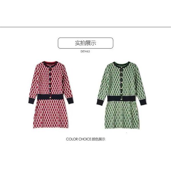 white autumn and winter knitted leaf rhombus two piece set women single-breasted long sleeve sweater coat+vest ladies suits
white autumn and winter knitted leaf rhombus two piece set women single-breasted long sleeve sweater coat+vest ladies suits
