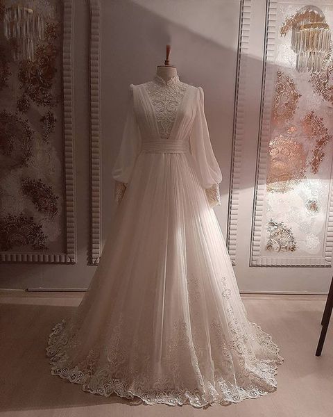 2022 long lace pearls tulle long sleeve muslim wedding dress a- line appliques dubai arabic bride gown vestido de novia, White
2022 long lace pearls tulle long sleeve muslim wedding dress a- line appliques dubai arabic bride gown vestido de novia, White