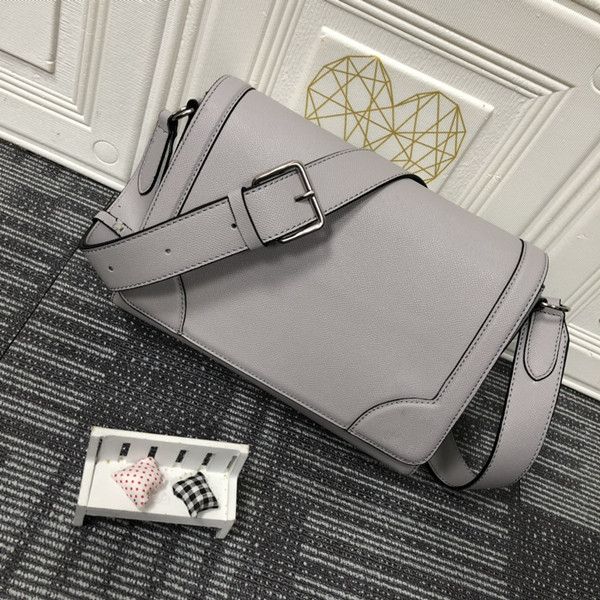 2022 leather handbag cross pattern classic mens messenger bag flip clutch postman bag
2022 leather handbag cross pattern classic mens messenger bag flip clutch postman bag