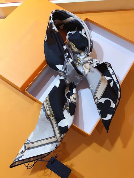 2021 r woman silk fashion letter headband brand small scarf variable headscarf beautiful four-leaf clover printed flight attendant scarf 90*, Blue;gray
2021 r woman silk fashion letter headband brand small scarf variable headscarf beautiful four-leaf clover printed flight attendant scarf 90*, Blue;gray