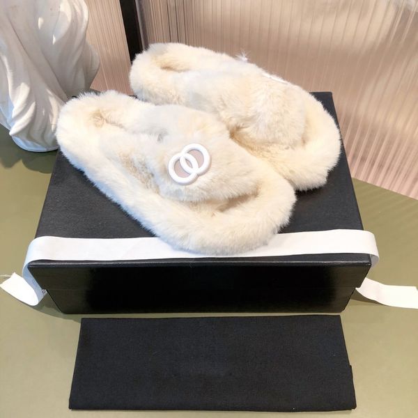 2021 new designer shoes slippers soft warm fur enameled triangle crossover fashion women shoes with original box shoe bag lady sandals, Red;white
2021 new designer shoes slippers soft warm fur enameled triangle crossover fashion women shoes with original box shoe bag lady sandals, Red;white