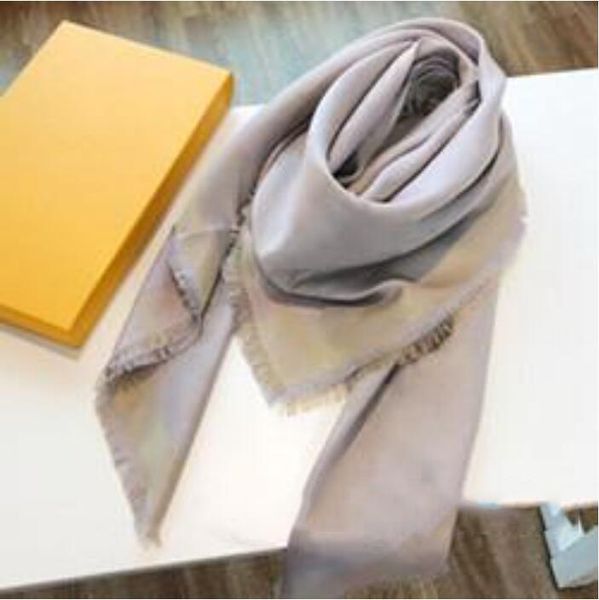 140x140cm silk scarves 4 season scarf man women shawl long neck 4 leaf clover scarf 4 color 2022 highly quality with box gift bag tag, Blue;gray
140x140cm silk scarves 4 season scarf man women shawl long neck 4 leaf clover scarf 4 color 2022 highly quality with box gift bag tag, Blue;gray