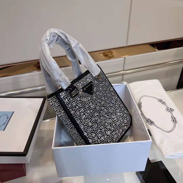 2022 popular bags, rhinestone piano score bag, high-end luxury satin crystal drill hand-held one-shoulder messenger bag, mobile phone jewelr
2022 popular bags, rhinestone piano score bag, high-end luxury satin crystal drill hand-held one-shoulder messenger bag, mobile phone jewelr