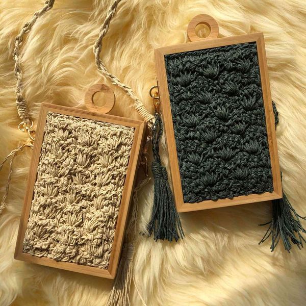 elegant female box tote 2020 new high-quality tassel straw women's designer hand weave shoulder messenger bag beach bag c0508
elegant female box tote 2020 new high-quality tassel straw women's designer hand weave shoulder messenger bag beach bag c0508
