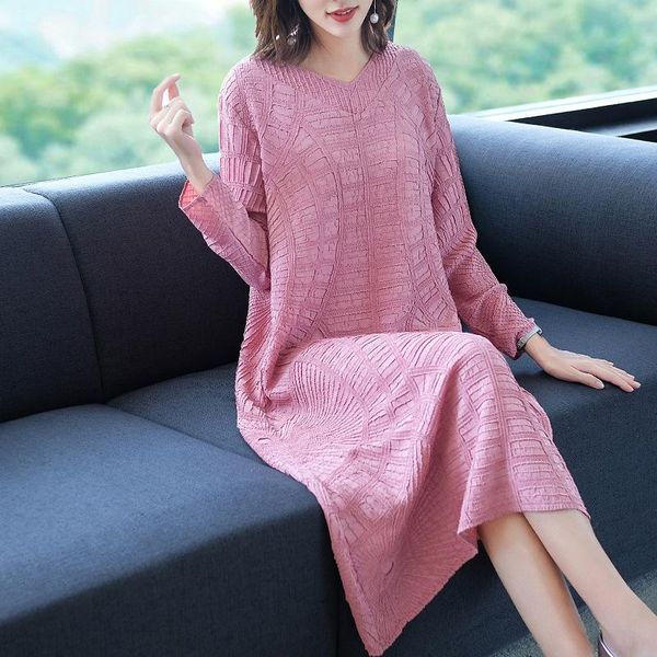 casual dresses plus size dress 2021 autumn women's v-neck long sleeve solid color loose midi miyake pleated, Black;gray
casual dresses plus size dress 2021 autumn women's v-neck long sleeve solid color loose midi miyake pleated, Black;gray