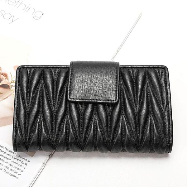 wallets 2021 large capacity leather women's purse fashion lingge sheepskin handbag medium long simple, Red;black
wallets 2021 large capacity leather women's purse fashion lingge sheepskin handbag medium long simple, Red;black