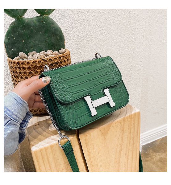 r 2021 new fashion women's h-button single shoulder ins emma's simple stewardess crocodile small square bag
r 2021 new fashion women's h-button single shoulder ins emma's simple stewardess crocodile small square bag