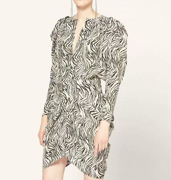 women dress 2021 autumn and winter french three-dimensional pleated puff sleeve printed v-neck women's casual dresses, Black;gray
women dress 2021 autumn and winter french three-dimensional pleated puff sleeve printed v-neck women's casual dresses, Black;gray