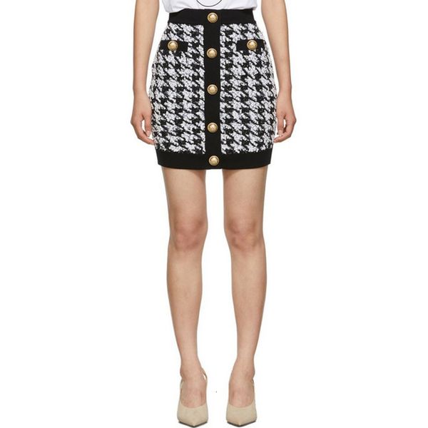 skirt high street 2021 fashionable female metal designer button embellished houndstooth tweed skirt, Black
skirt high street 2021 fashionable female metal designer button embellished houndstooth tweed skirt, Black