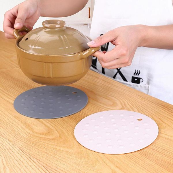 mats & pads silicone non-slip heat insulation pad round with a hanging hole kitchen supplies hyd88
mats & pads silicone non-slip heat insulation pad round with a hanging hole kitchen supplies hyd88
