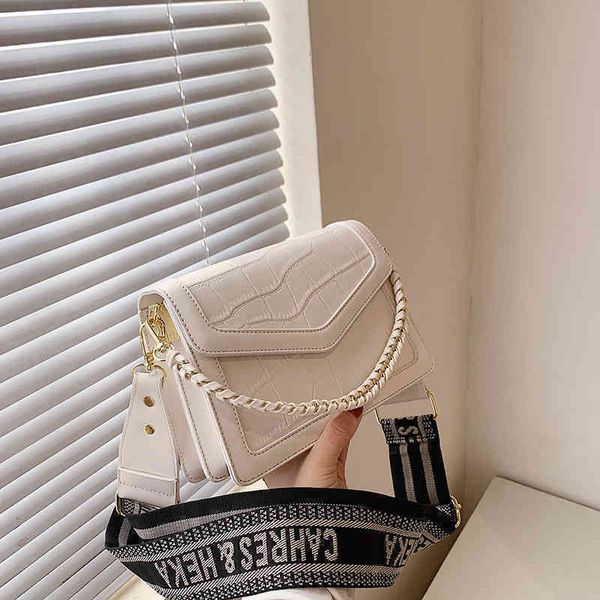 2022 latest luggage factory wholesale minority bag female messenger new trendy small square versatile ins portable chain bags, Black;red