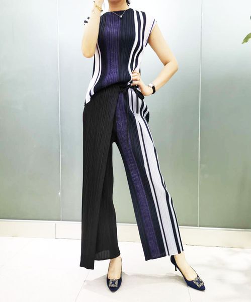 dresses miyake fashion fold stripesd short sleeve t-shirt + wide leg pants striped set, White
dresses miyake fashion fold stripesd short sleeve t-shirt + wide leg pants striped set, White